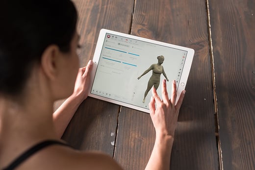 member reviewing her 3d body scan