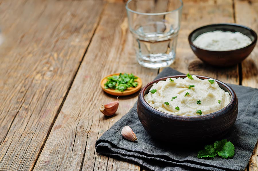 Delicious Slow Cooker Garlic Herb Mashed Cauliflower